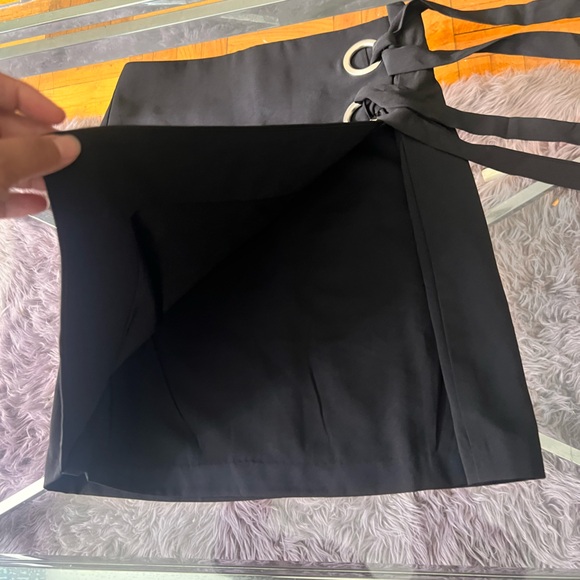 Lulus skirts black colors - Picture 2 of 4